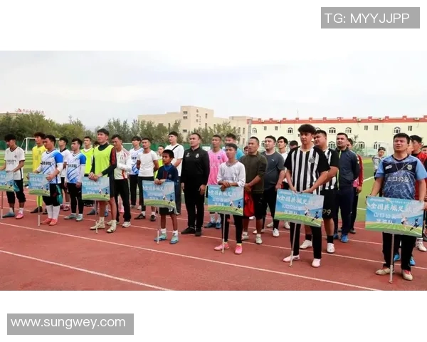 七人制足球球星闪耀绿茵场展现团队合作与个人技术风采