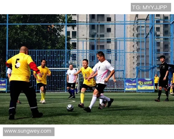 欧洲顶级足球巨星欢聚绿茵共庆荣耀时刻展现团结与友谊风采