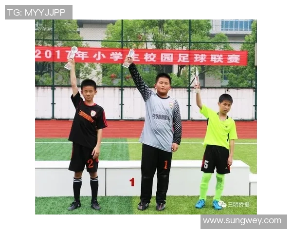 西藏足球球星的成长历程与绿茵场上拼搏奋斗故事