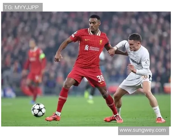 18岁足球新星崭露头角 踢场上风头劲猛 成为各大俱乐部关注焦点