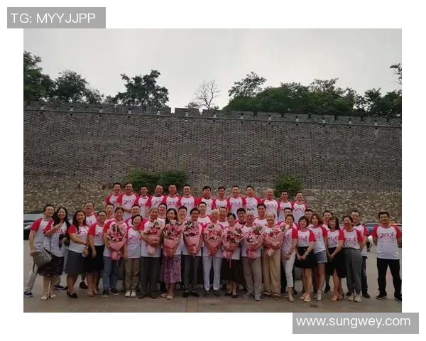 昔日绿茵巨星风采再现辉煌岁月与传奇故事回顾